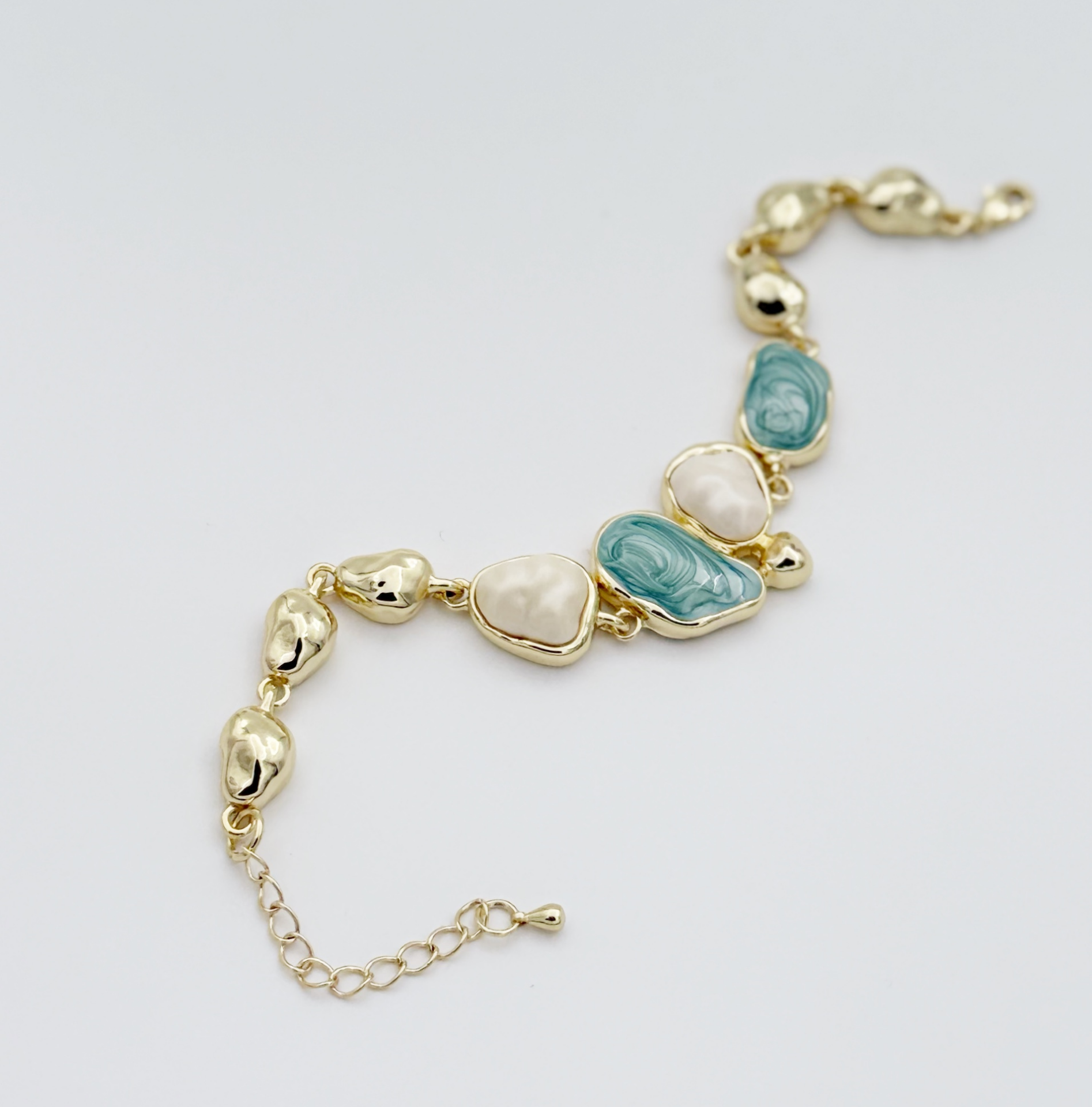 14K Gold Plated Grey Tyne Bileklik