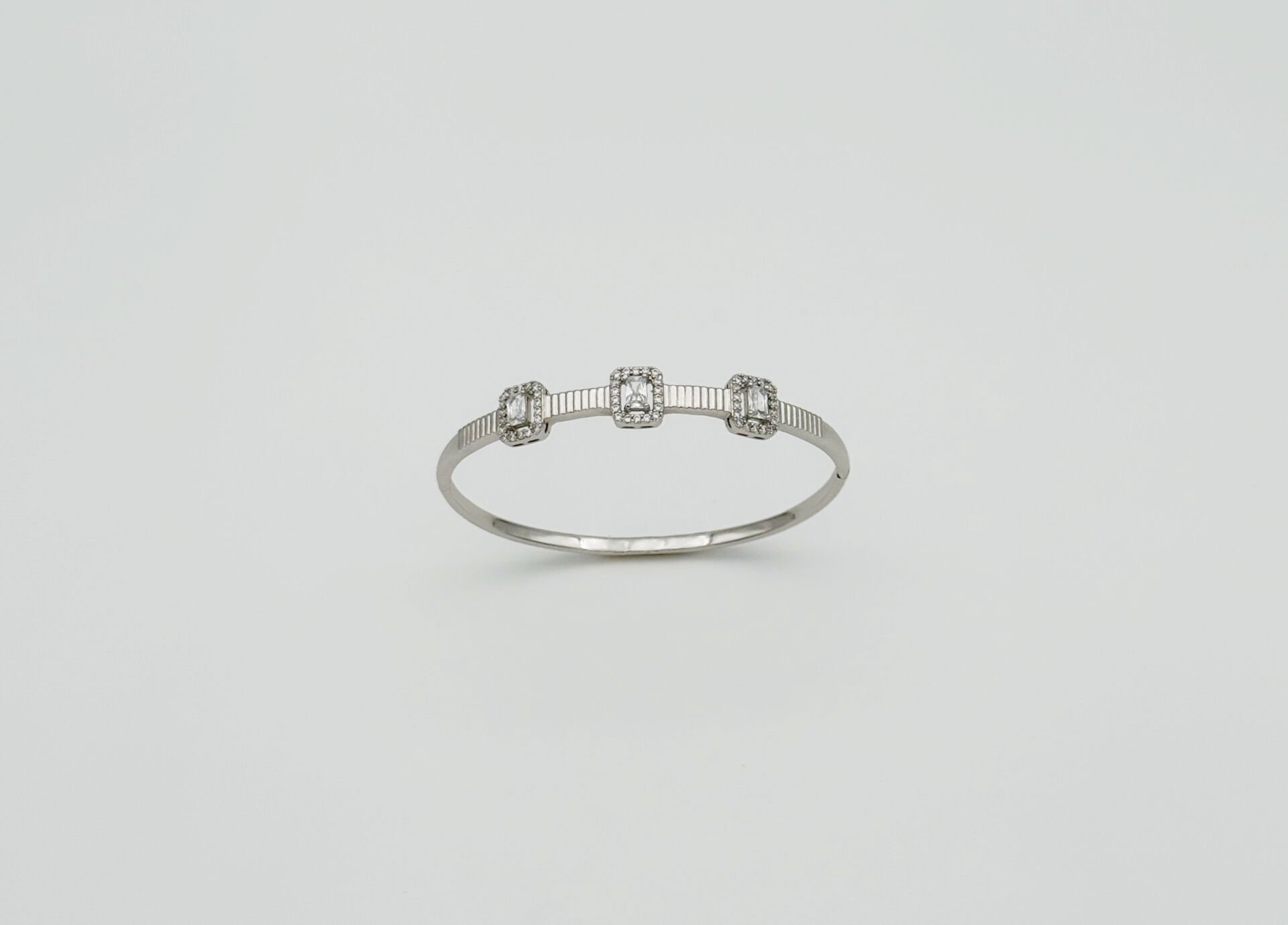 White Gold Plated Tria Baget Kelepçe