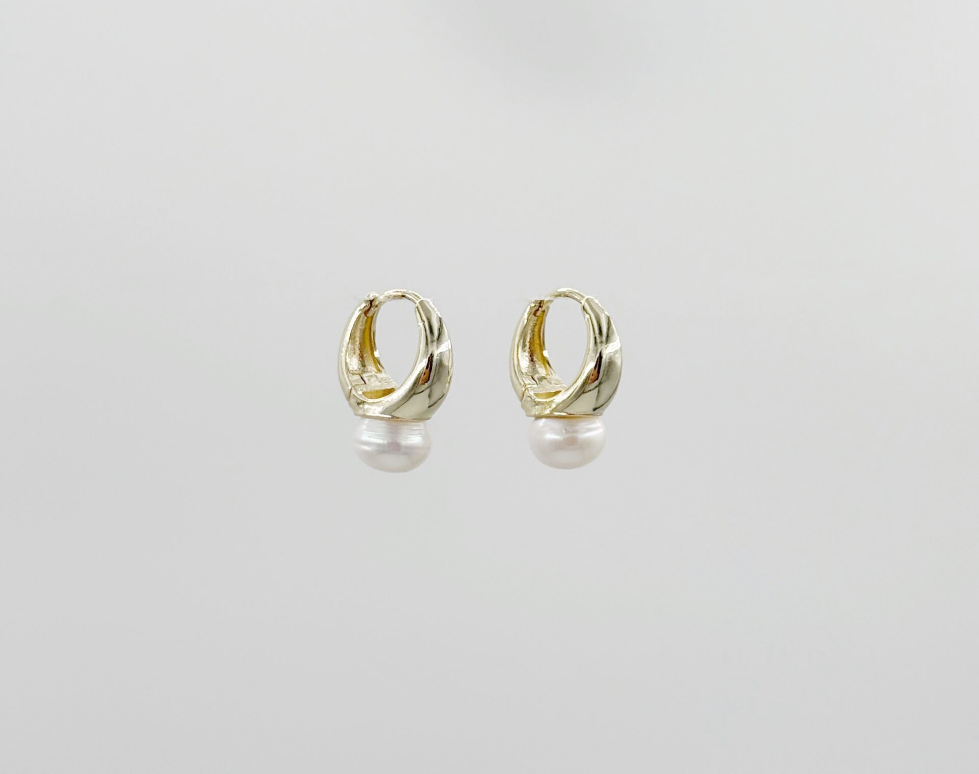 14K Gold Plated Plain Pearl Hoop Küpe