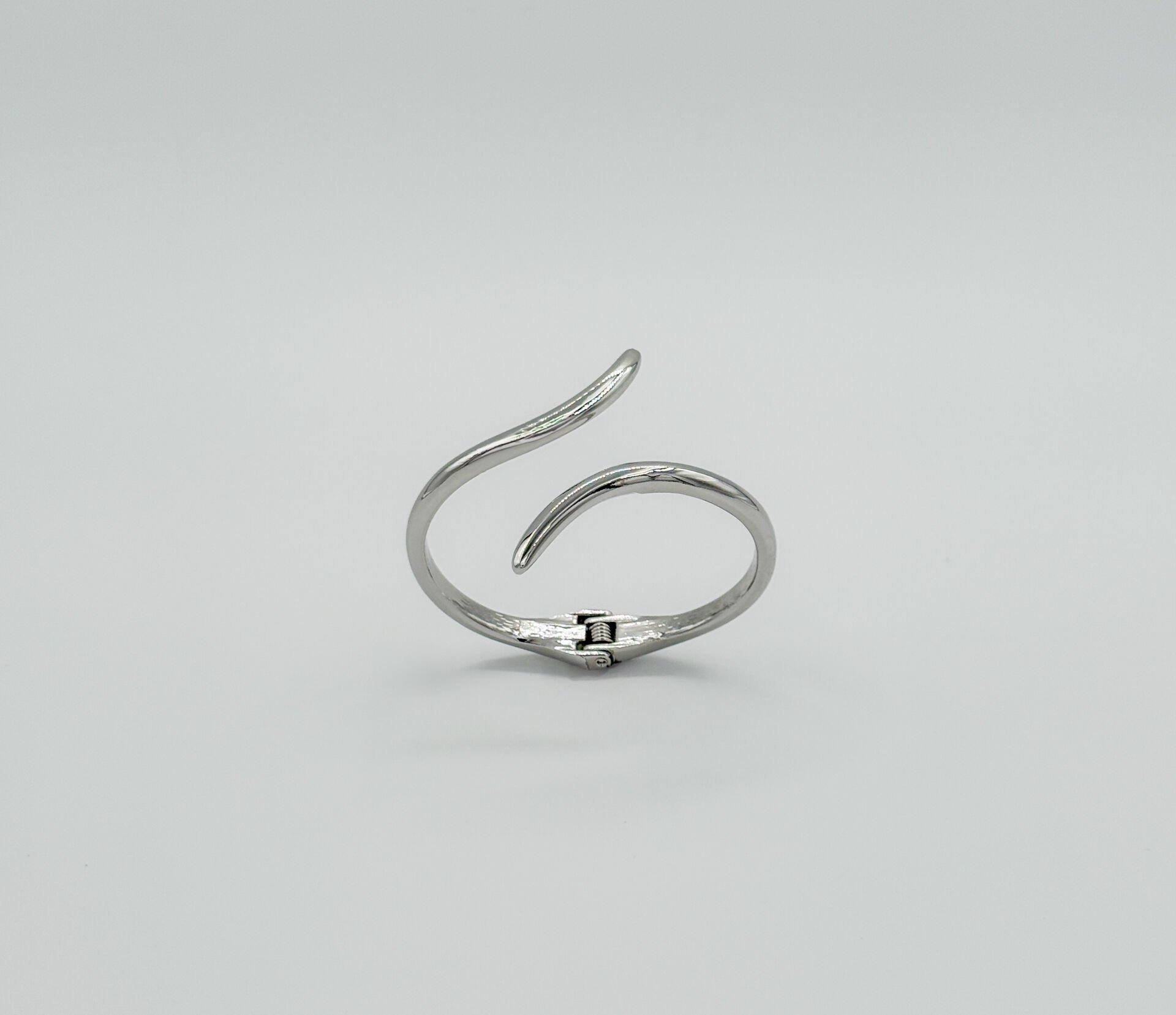 White Gold Plated Athena Kelepçe