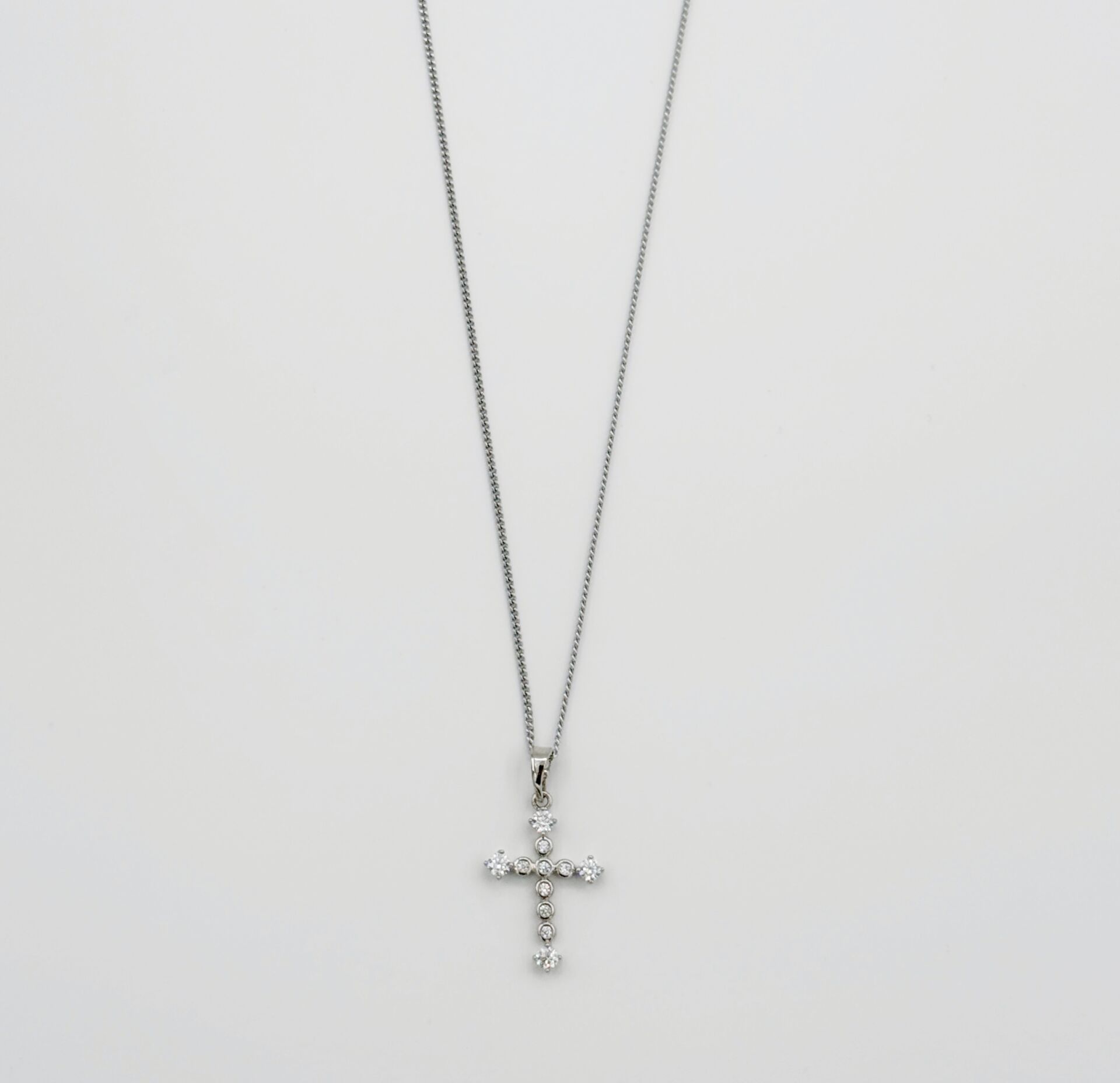 White Gold Plated Pıt Cross Kolye
