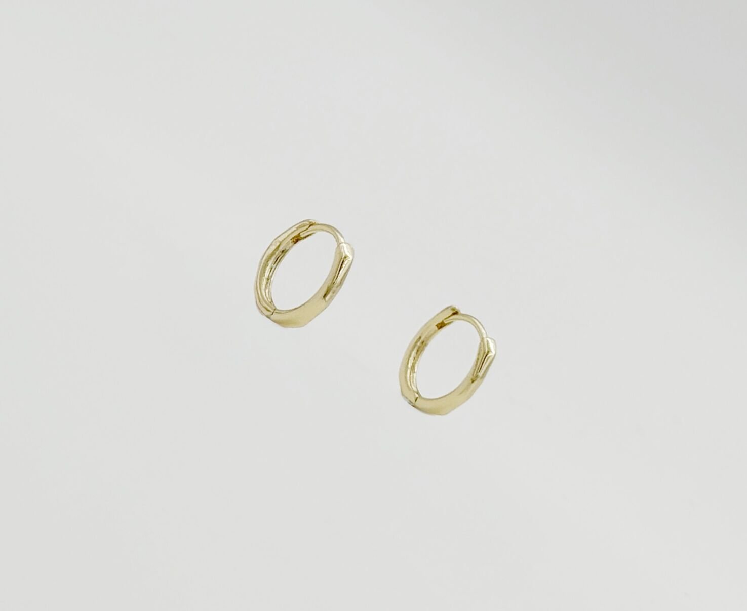 14K Gold Plated Mini Corner Hoop Küpe