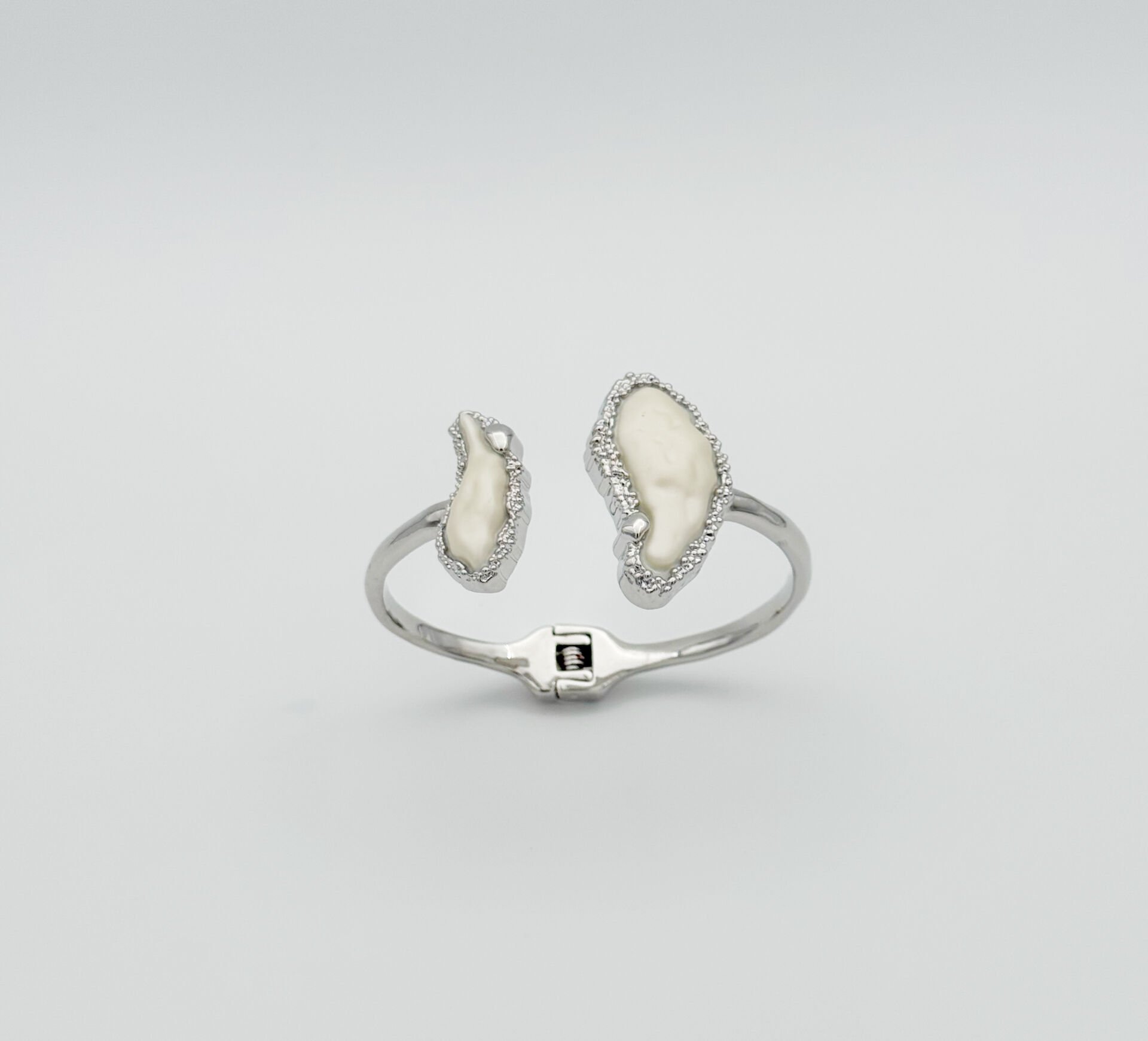 White Gold Plated Duo Pearl Kelepçe