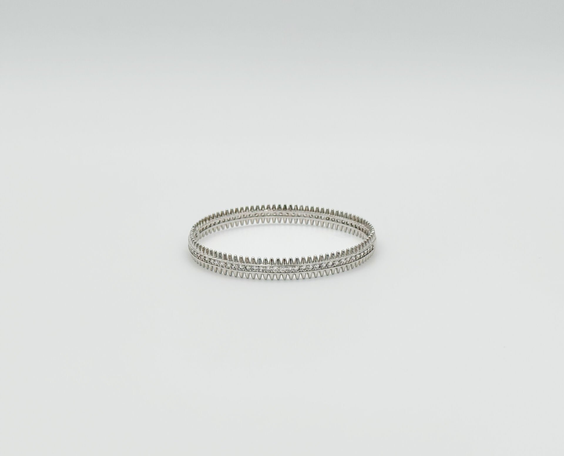 White Gold Plated Lyra Kelepçe