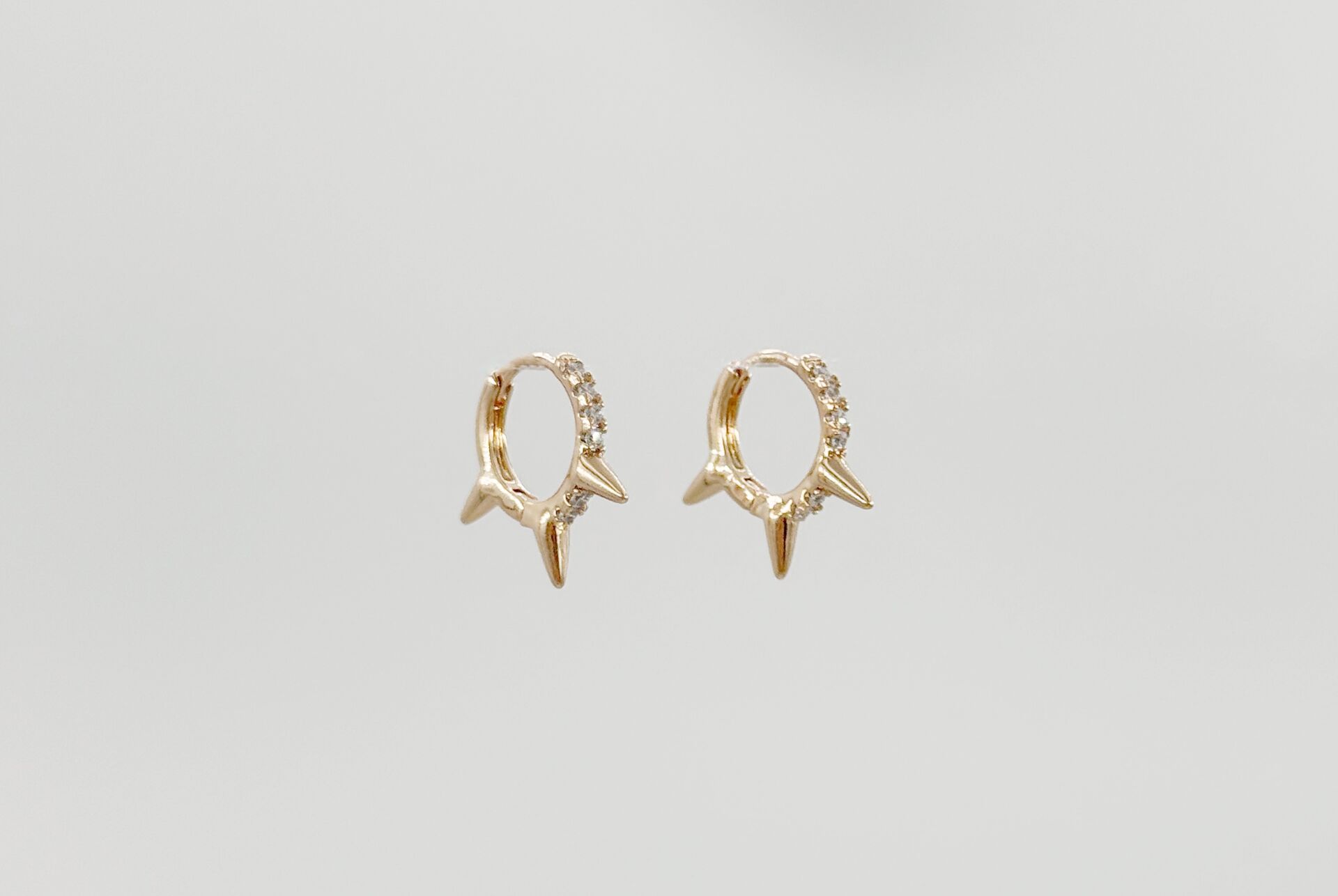 18K Rose Gold Plated Spear Hoop Küpe