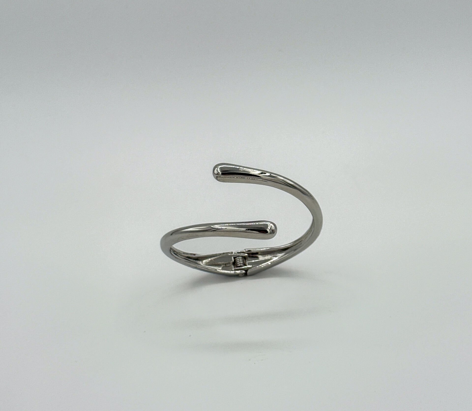 White Gold Plated Paris Kelepçe