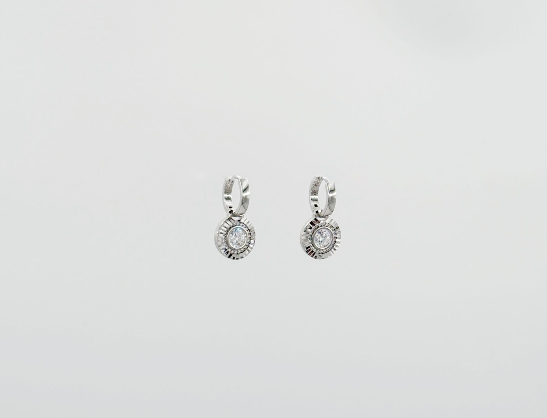 White Gold Plated Una Drop Küpe