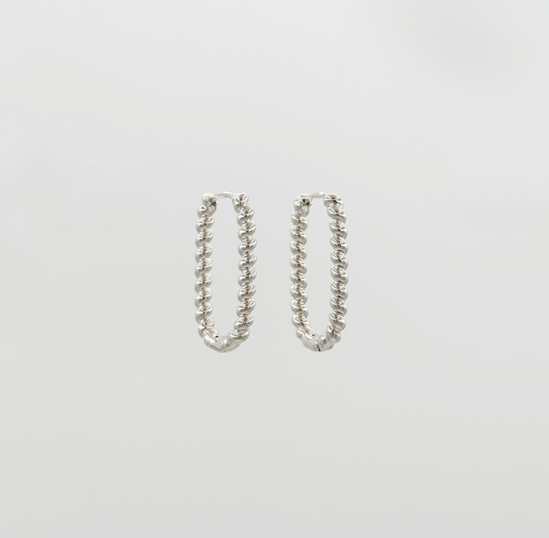 White Gold Plated Bract Hoop Küpe