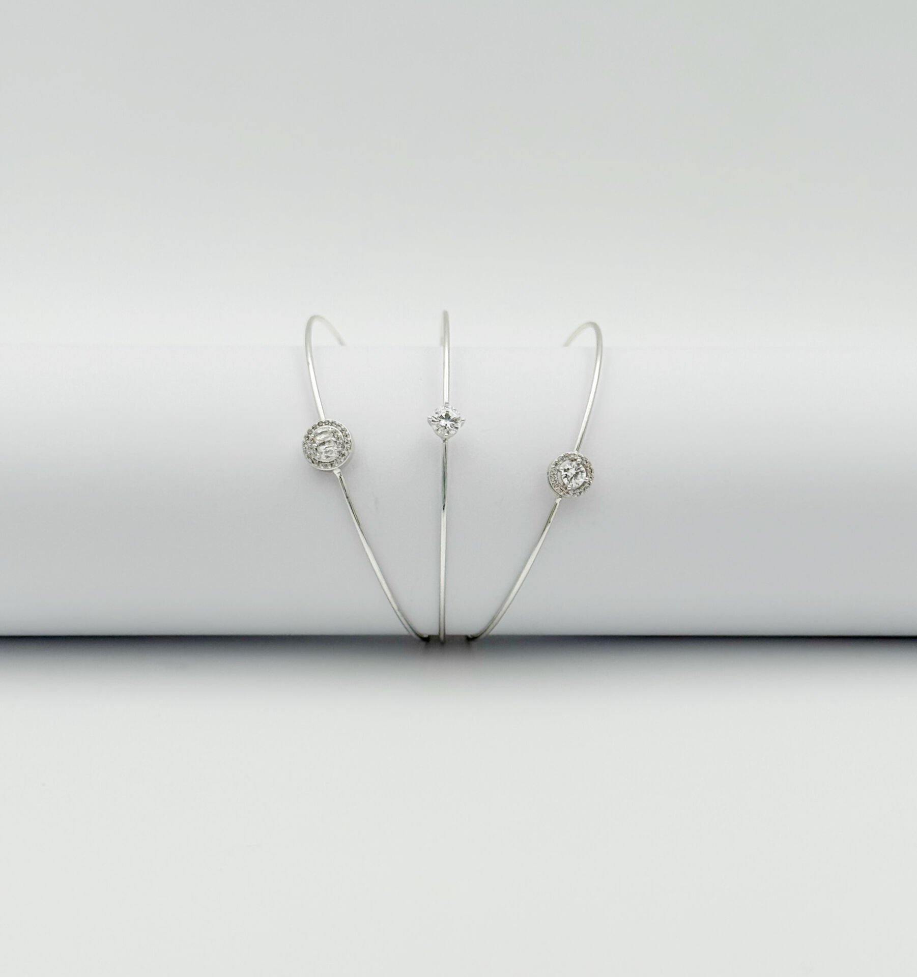 White Gold Plated Tria Trapez Kelepçe