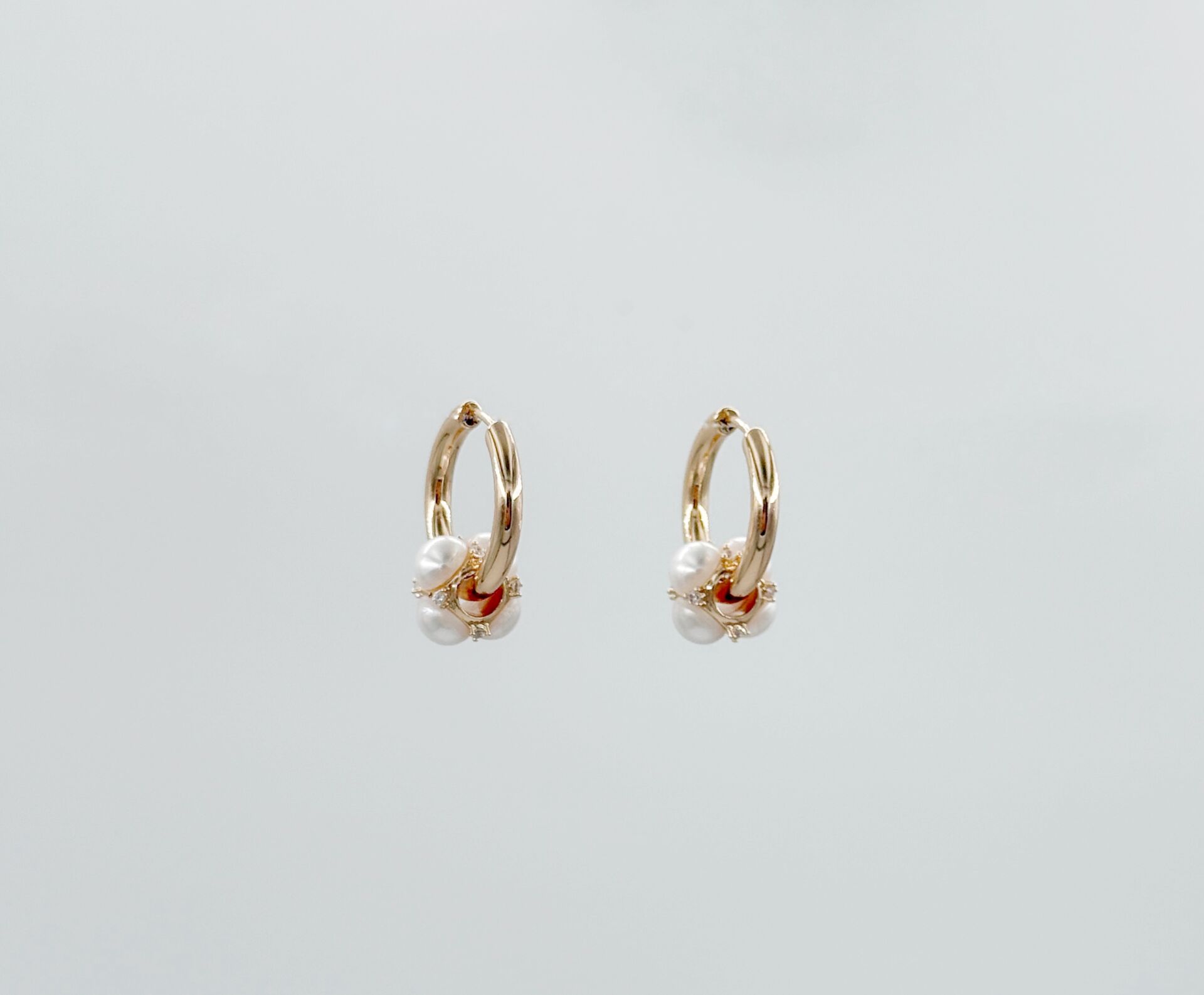 18K Rose Gold Plated Fleur De Perle Hoop Küpe