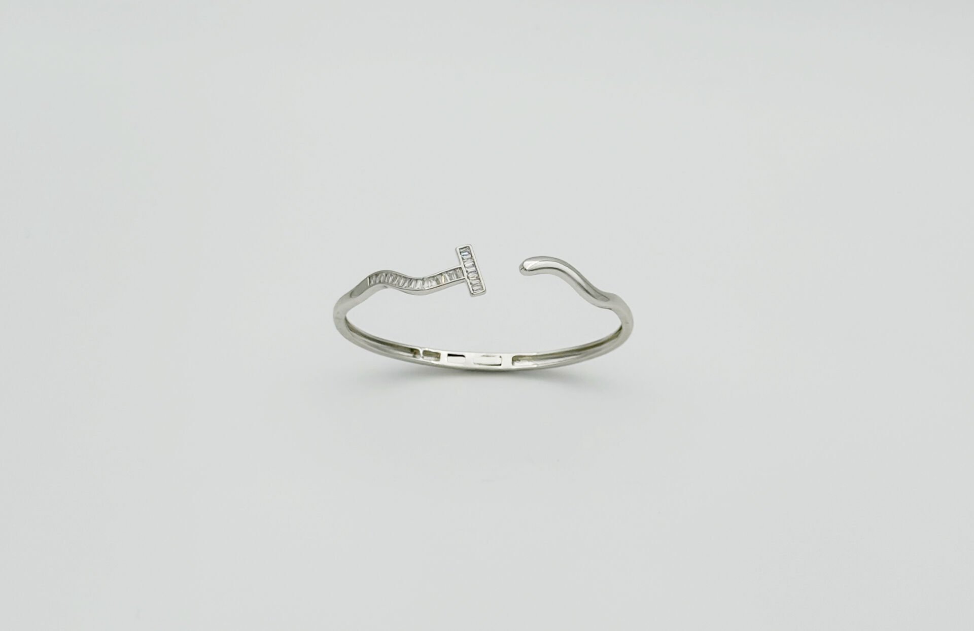 White Gold Plated Bendis Kelepçe