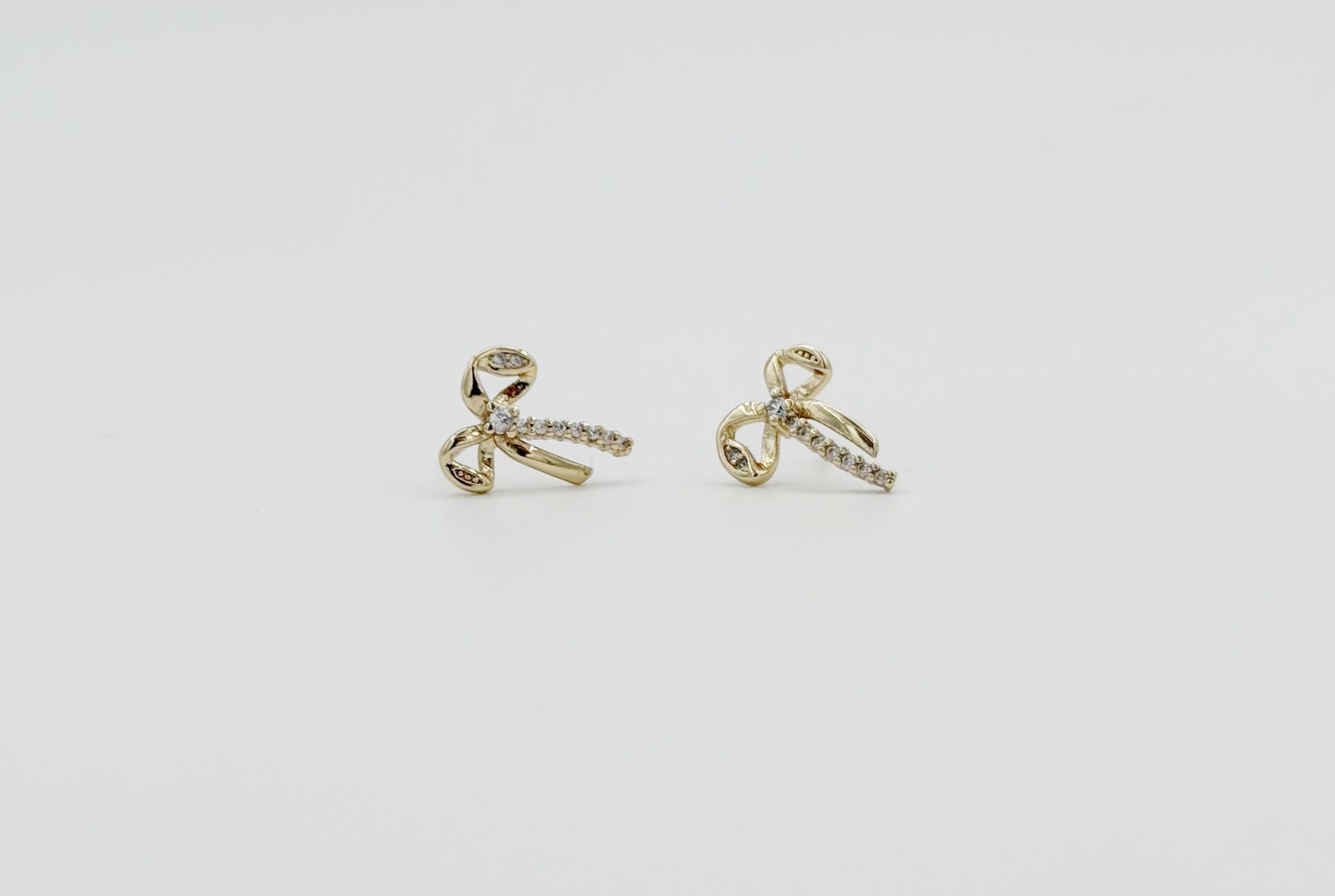 14K Gold Plated Mini Shiny Bow Stud Küpe