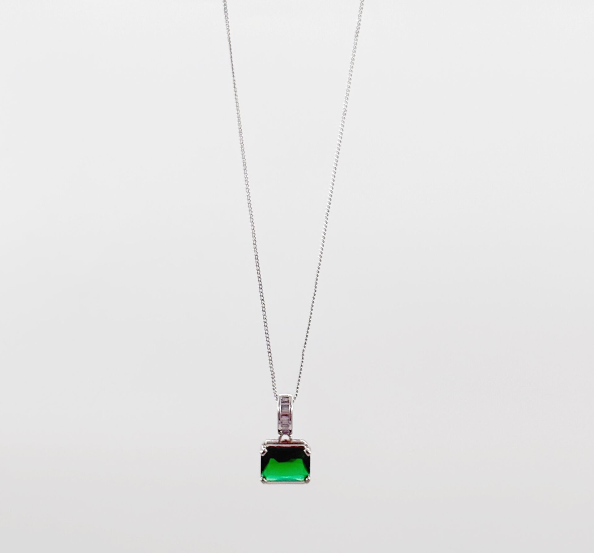 White Gold Plated Grassy Nova Kolye