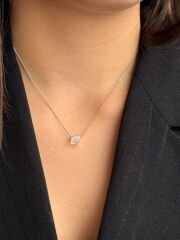 White Gold Plated Hologram Küp Kolye