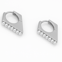 White Gold Plated V Pearl Hoop Küpe