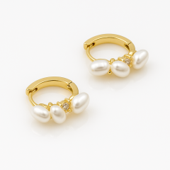 14K Gold Plated String of Pearls Hoop Küpe