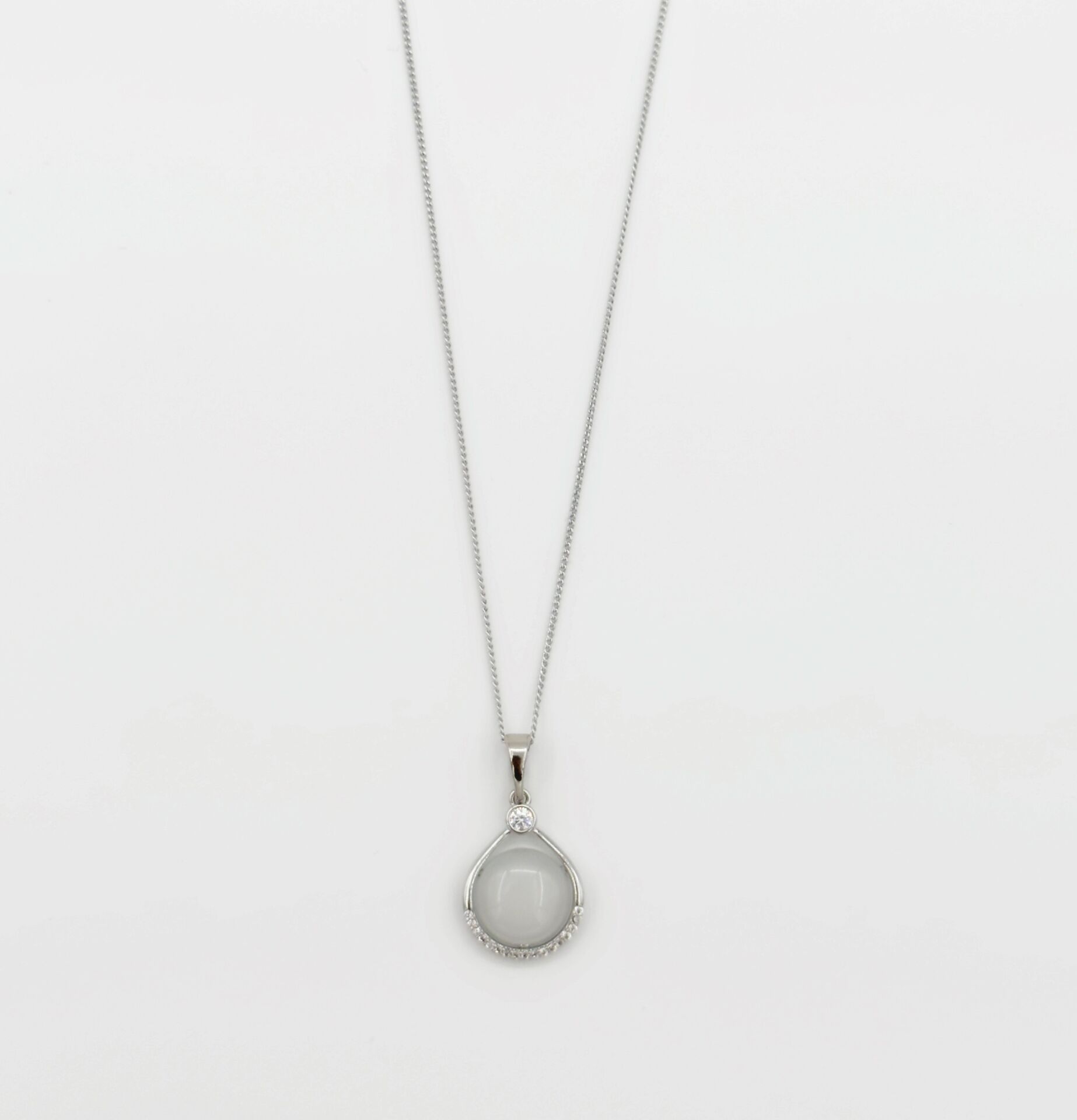 White Gold Plated Linera Kolye
