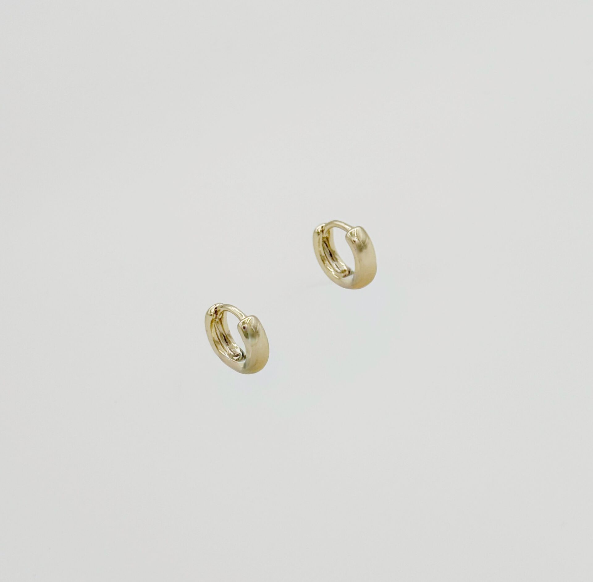 14K Gold Plated Epais Hoop Küpe