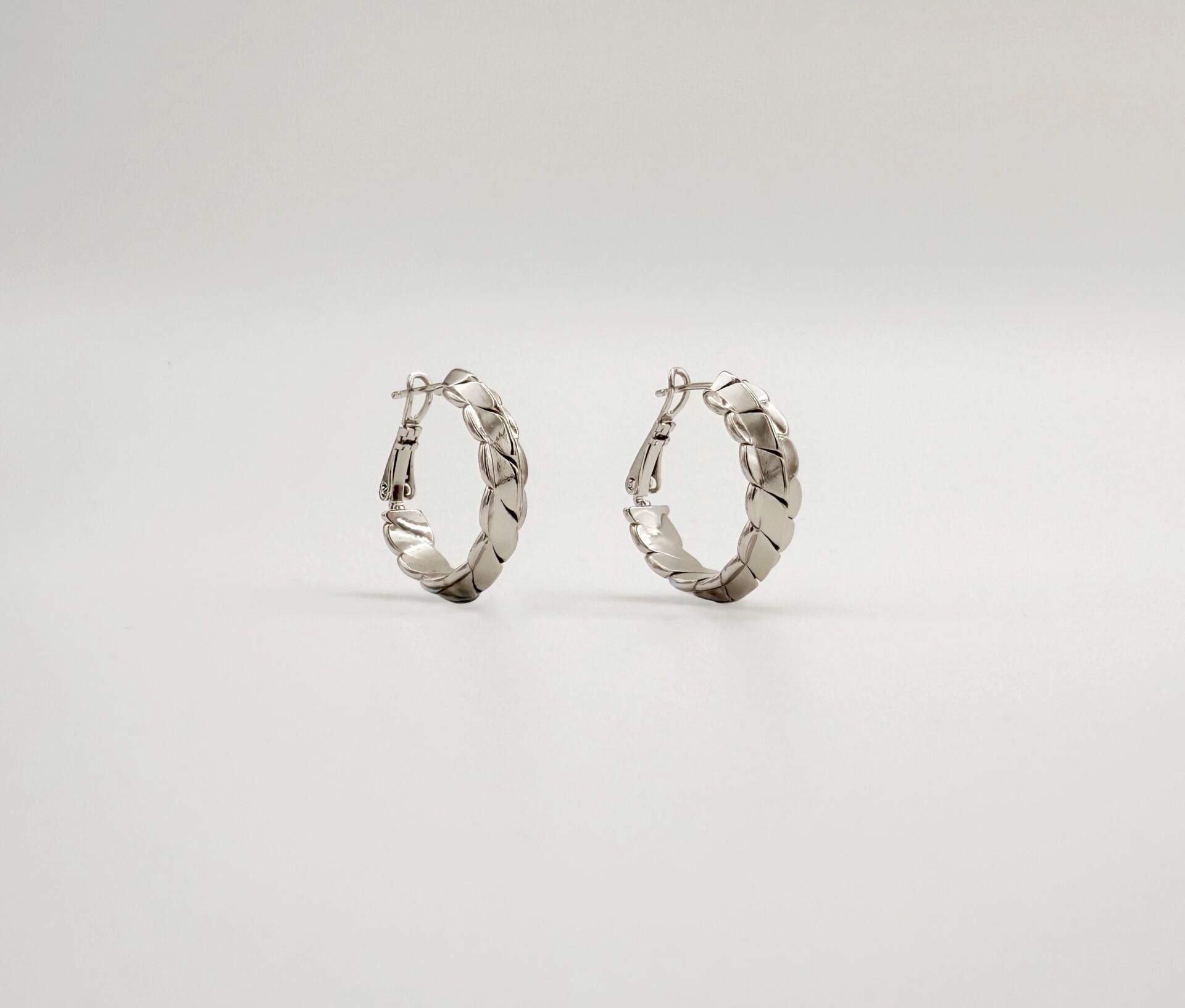 White Gold Plated Braid Hoop Küpe