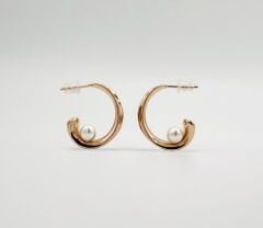 18K Rose Gold Plated Pearl Moon Holder Hoop Küpe
