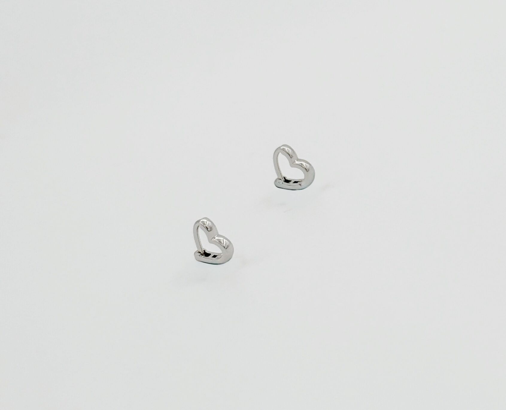 White Gold Plated Mini Love Hoop Küpe