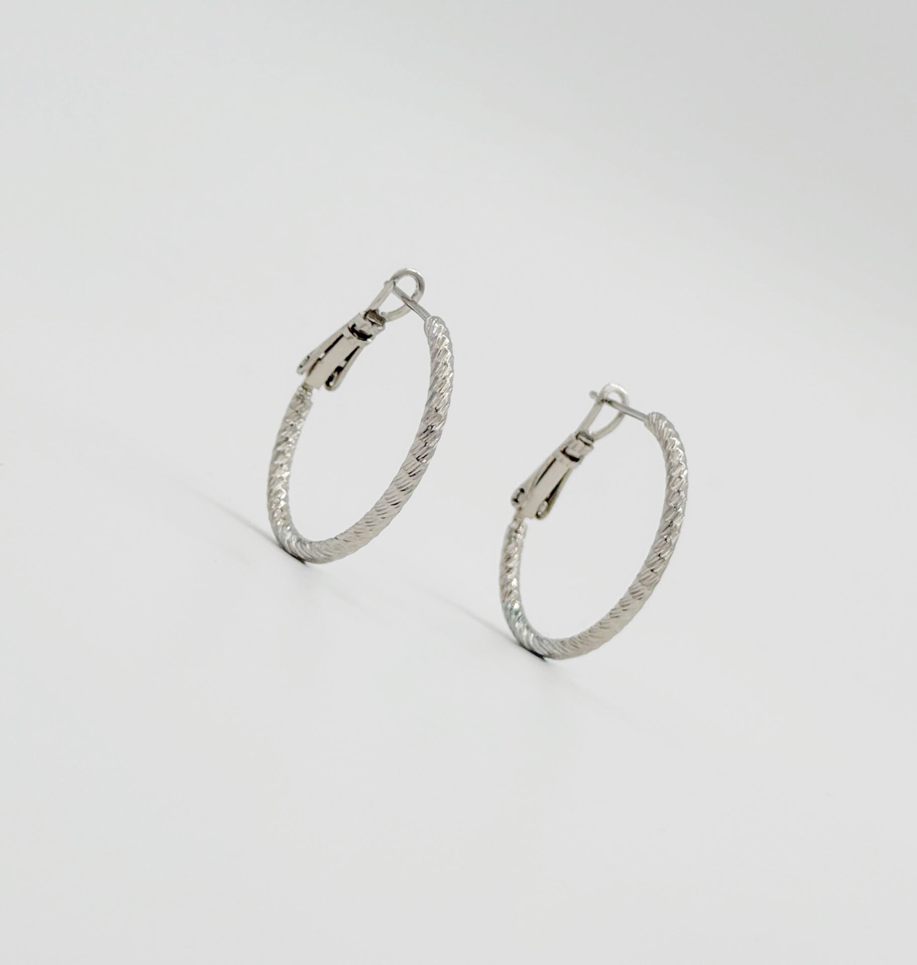 White Gold Plated İtalian Dorica Hoop Küpe