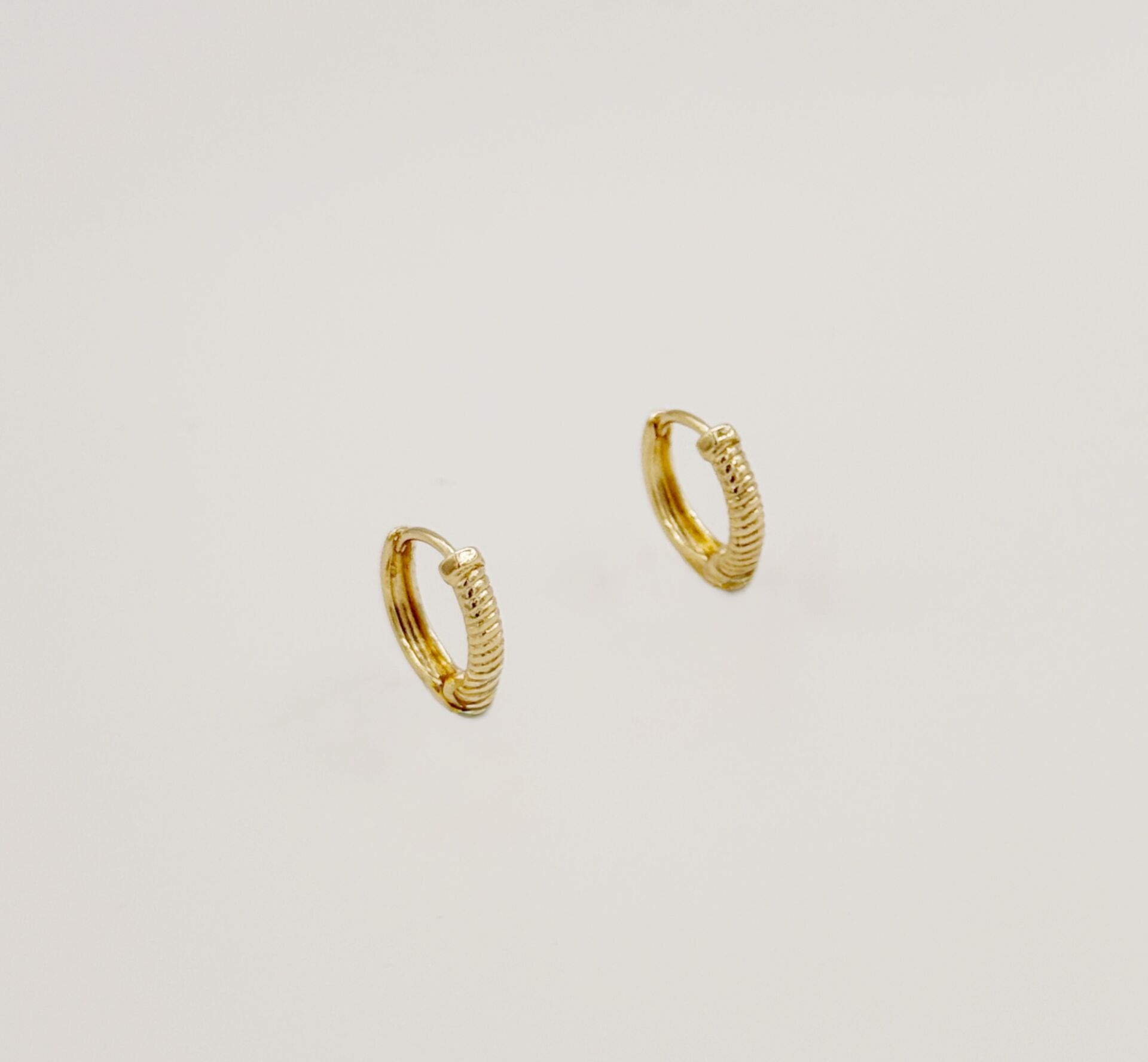 14K Gold Plated Screw Hoop Küpe