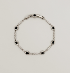 White Gold Plated The Grace Of Black Bileklik