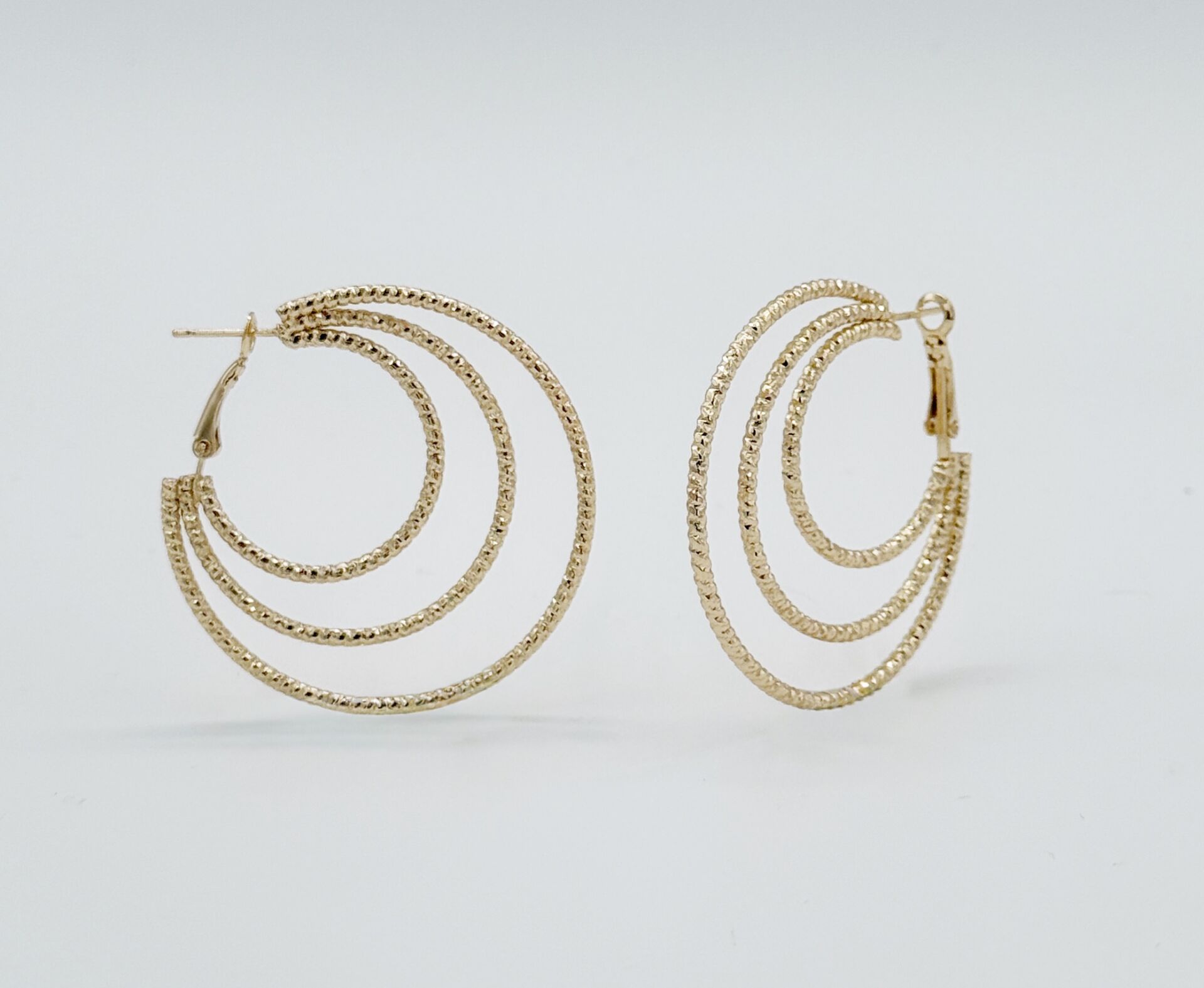 14K Gold Plated İtalian Tria Hoop Küpe
