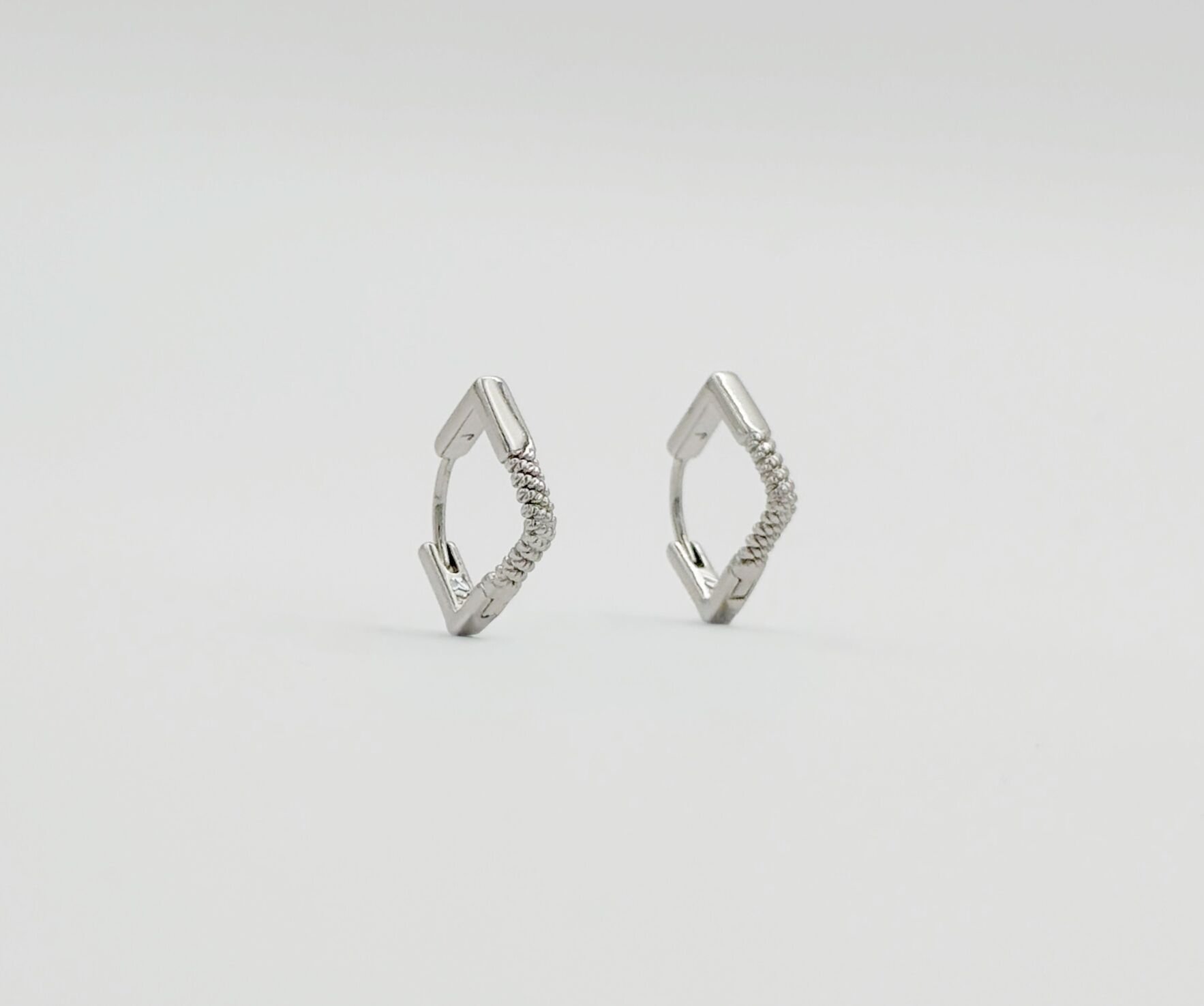 White Gold Plated Perle Luna Hoop Küpe