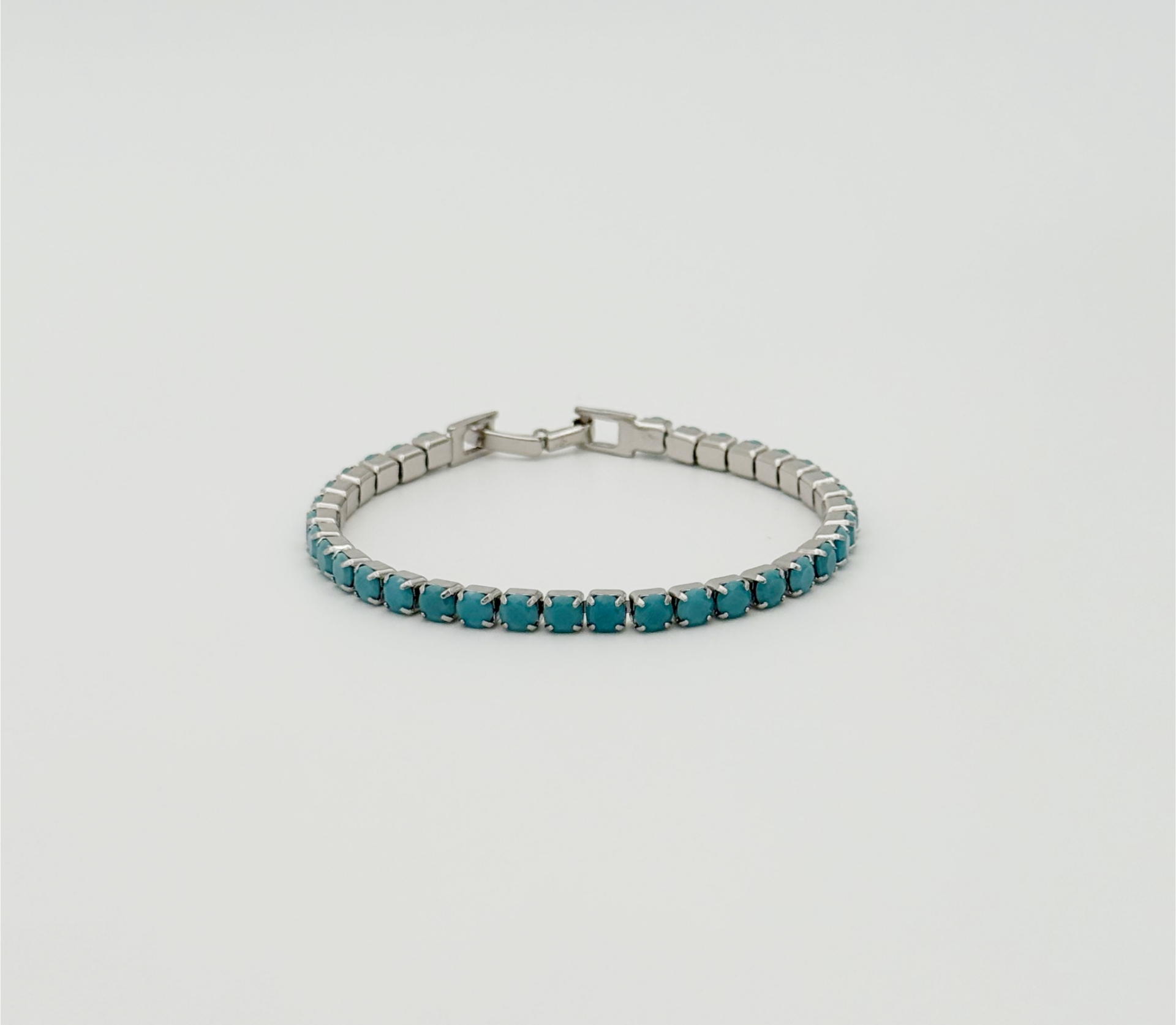 White Gold Plated Mavi Taşlı Su Yolu Bileklik