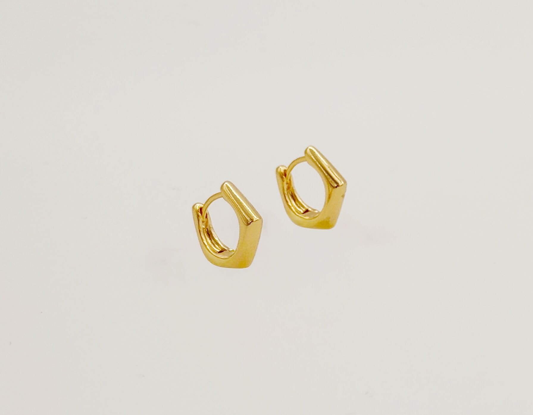 22K Gold Plated Mini Penta Simple Hoop Küpe