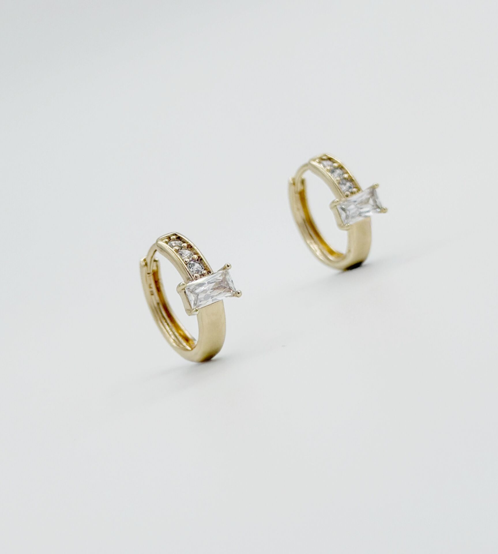 14K Gold Plated Glow Baget Hoop Küpe