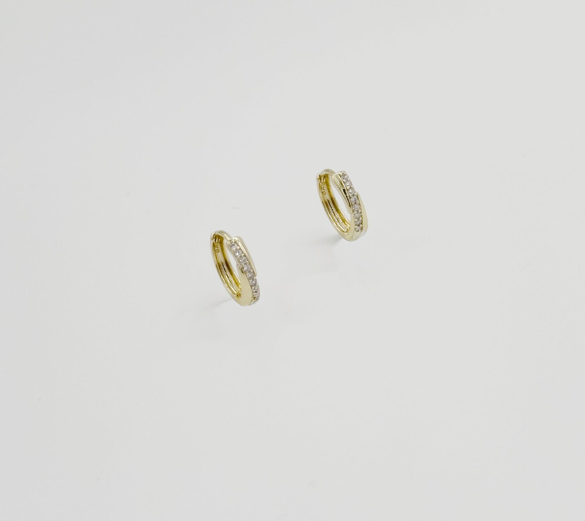 14K Gold Plated Rotating Sparkle Hoop Küpe