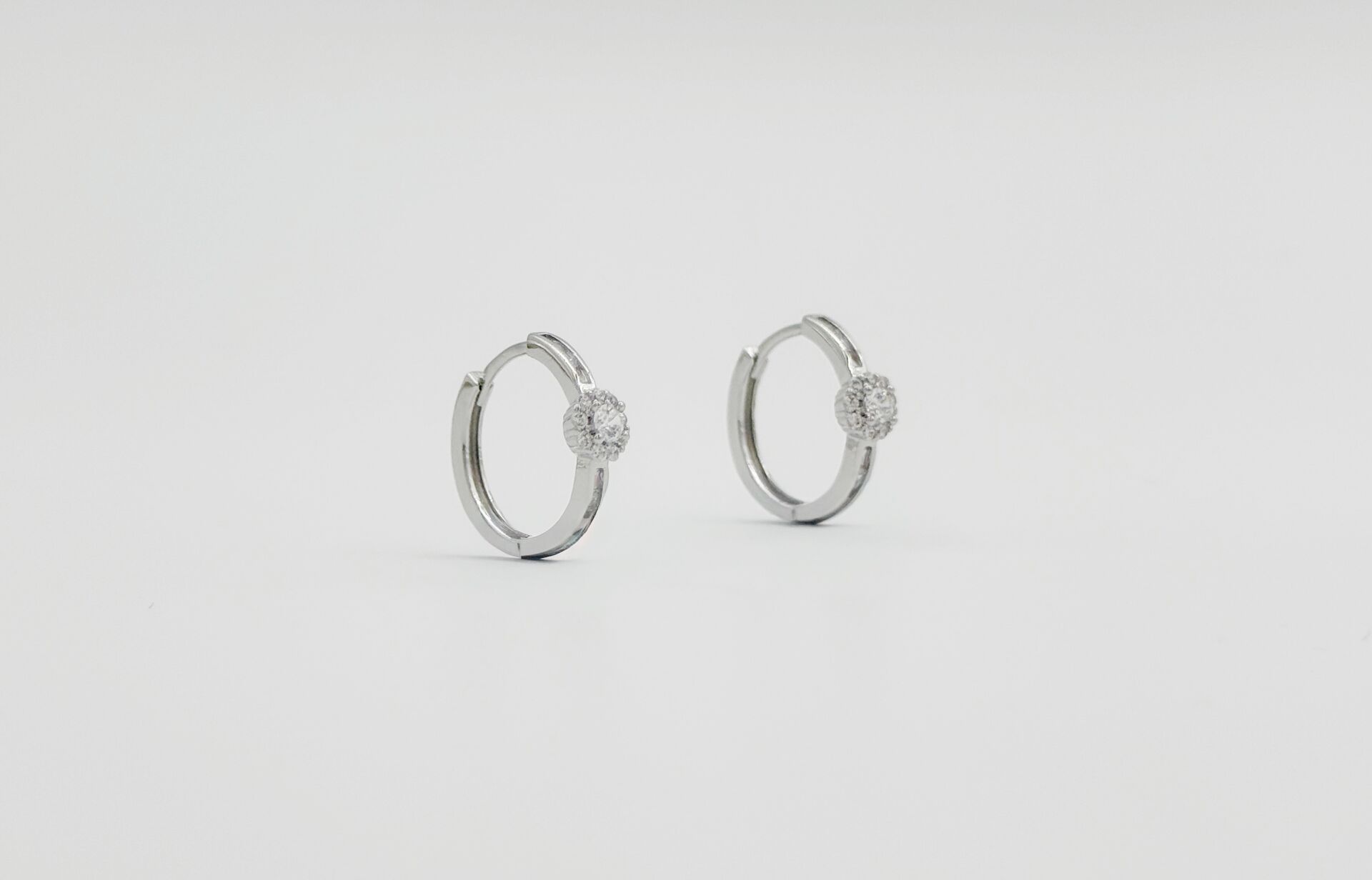 White Gold Plated Trapez Hoop Küpe