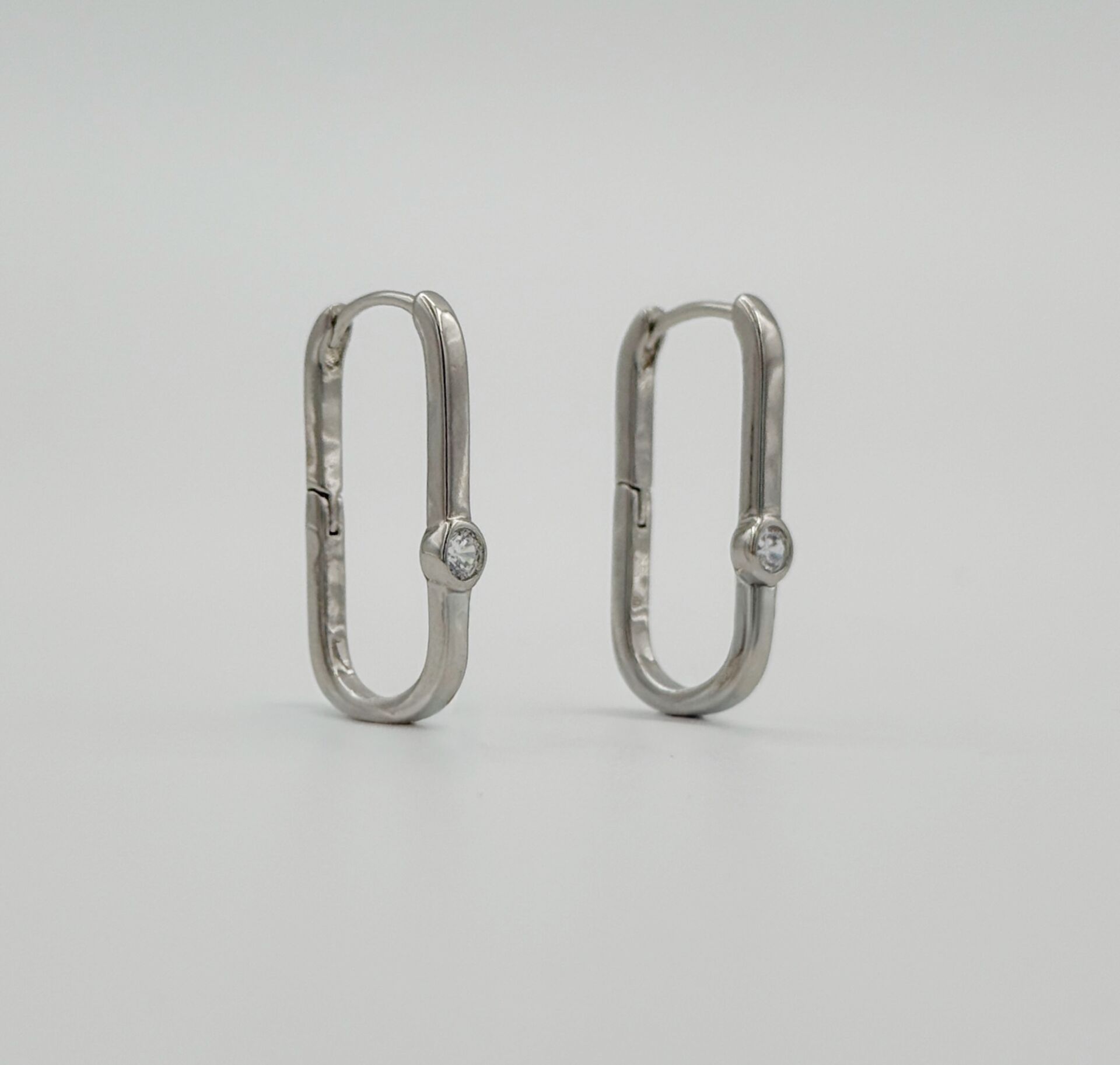 White Gold Plated Solitaire Oval Hoop Küpe