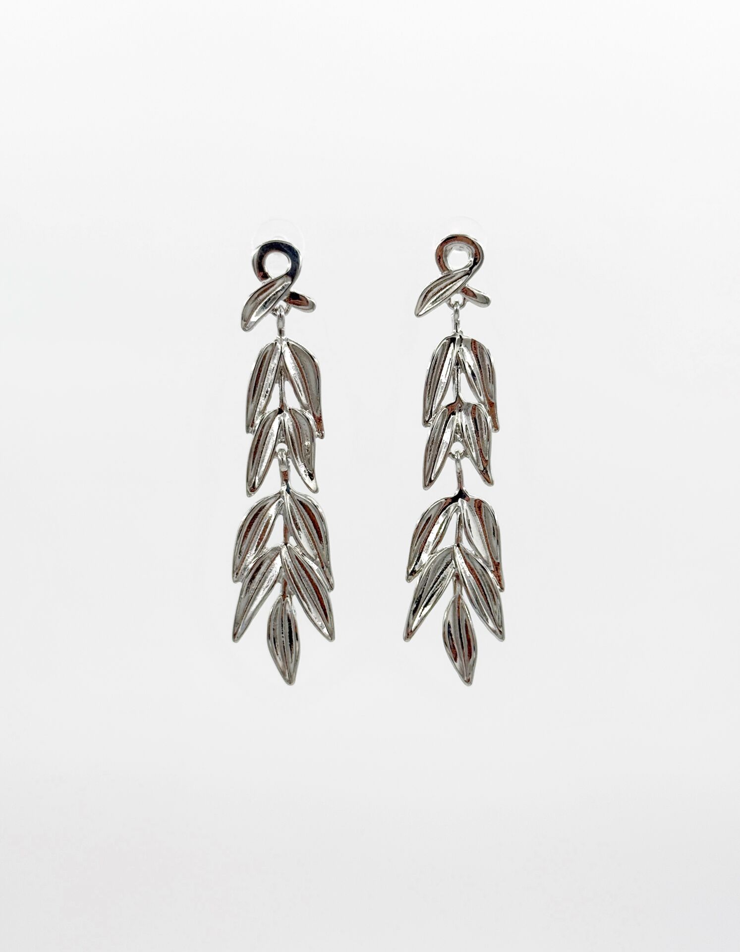 White Gold Plated Leaf Dangle Küpe