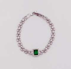 White Gold Plated Smaragdus Bileklik