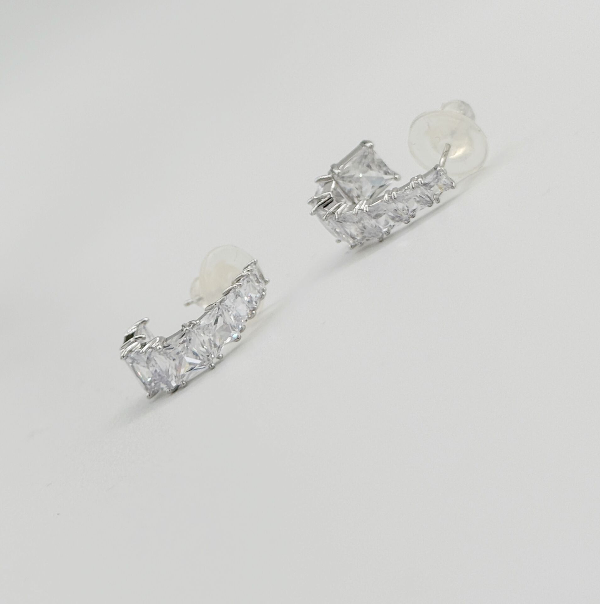 White Gold Plated Diva Baget Stud Küpe